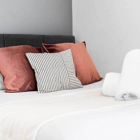 City Centre - Two Bedroom Apartment - Juliet Balcony - Secure Parking - Wifi - Smart Tv - Top Rated -33S Birmingham Exteriér fotografie
